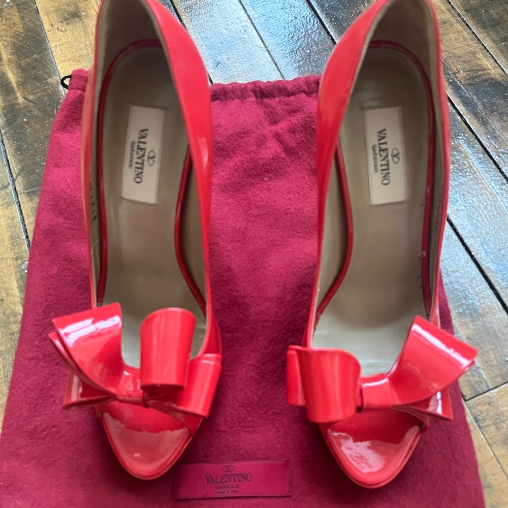 Valentino red heels size 39